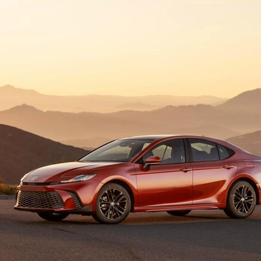 Toyota Camry: Setting New Standards in Hybrid Efficiency and Performance